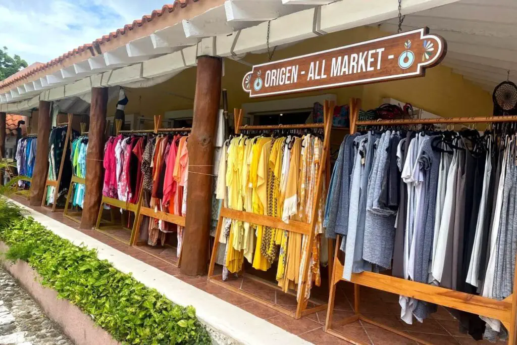 Shopping in Puerto Aventuras