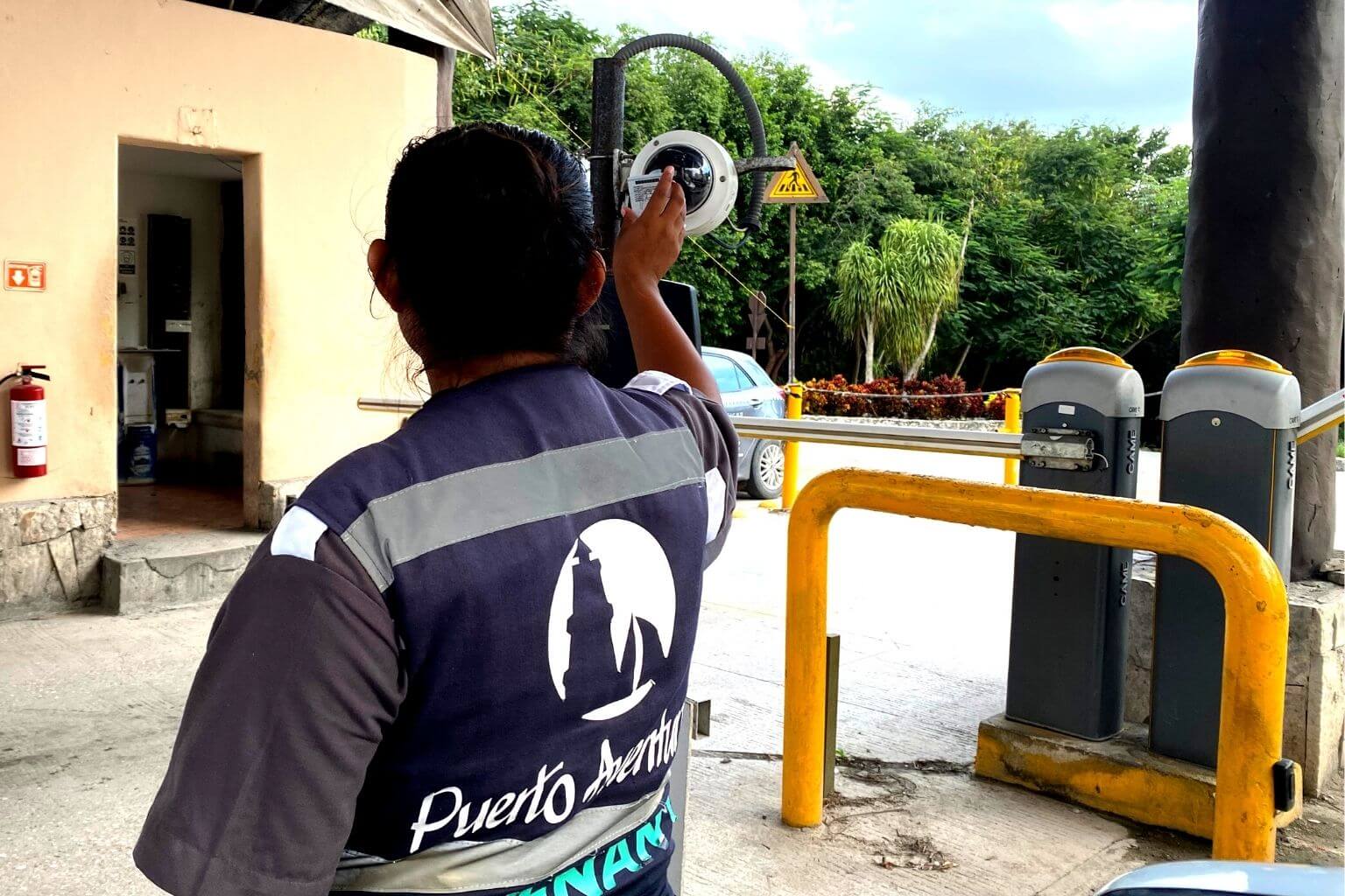 Is Puerto Aventuras safe? Entrance gaurds checking id.