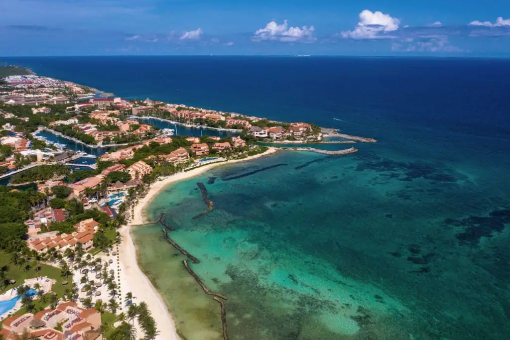 Puerto Aventuras resort community