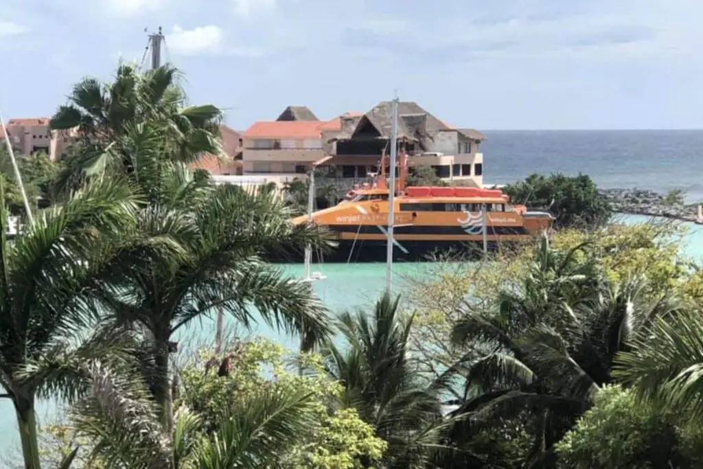 Winmar Ferry in Puerto Aventuras marina