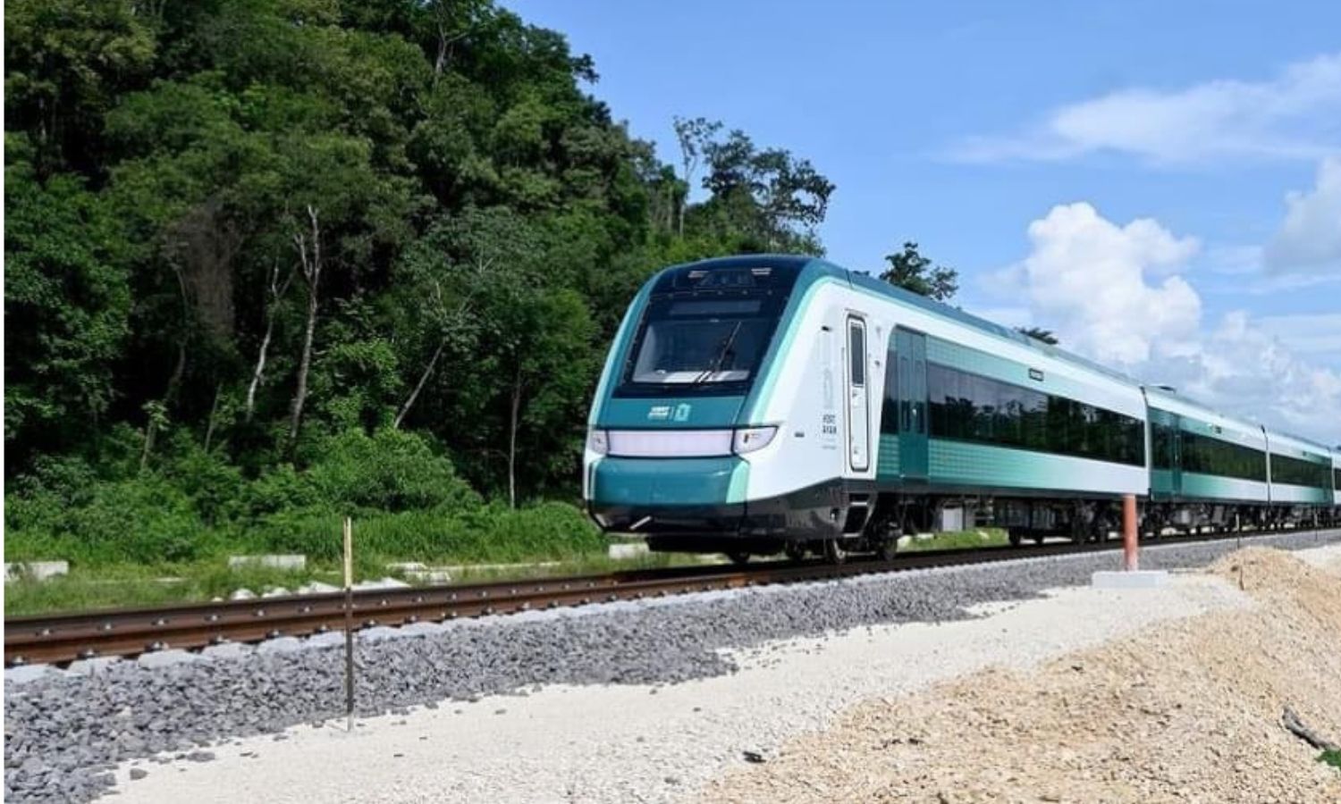 tren maya rail car
