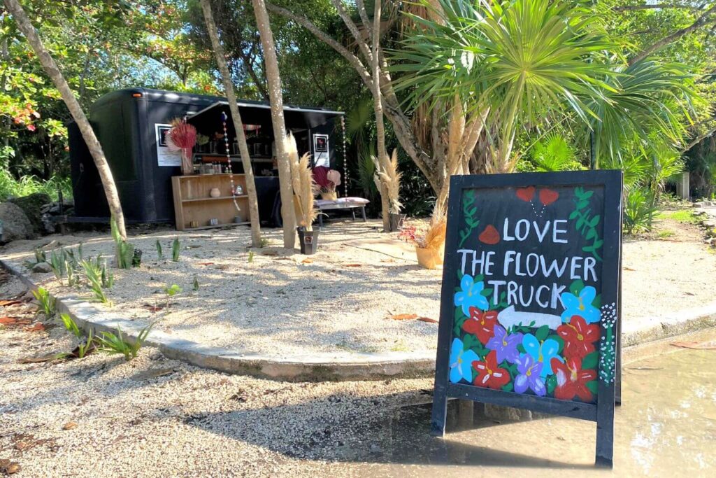 LOVE The Flower Truck a florist in Puerto Aventuras