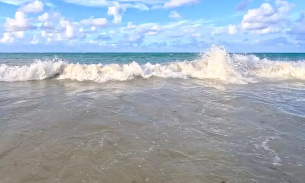 Xpu Ha Beach waves