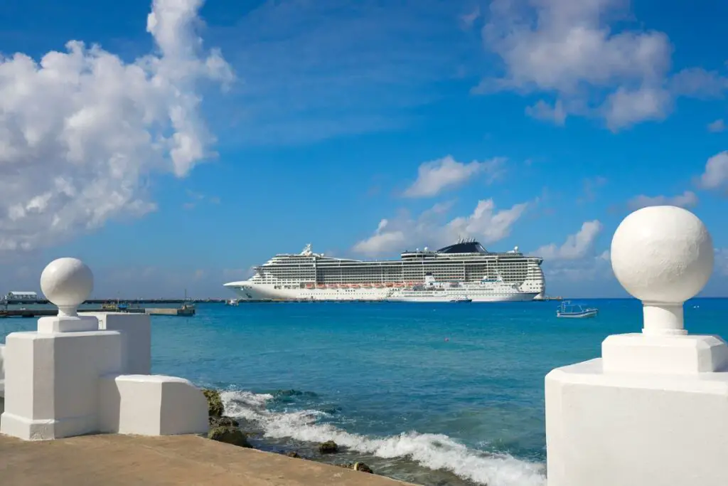 Cozumel cruise ship in port