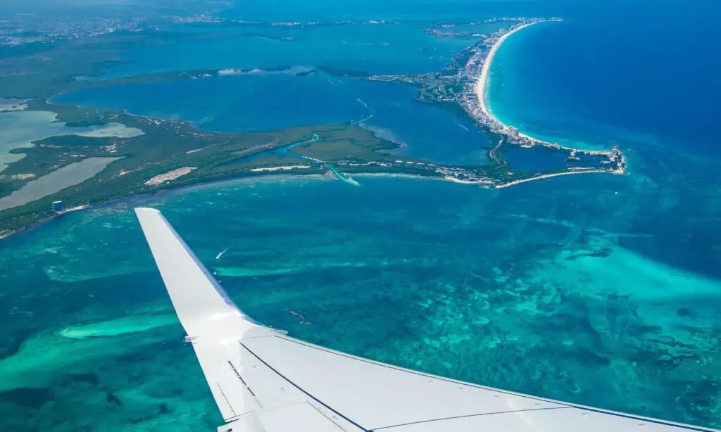 flying into cancun airport
