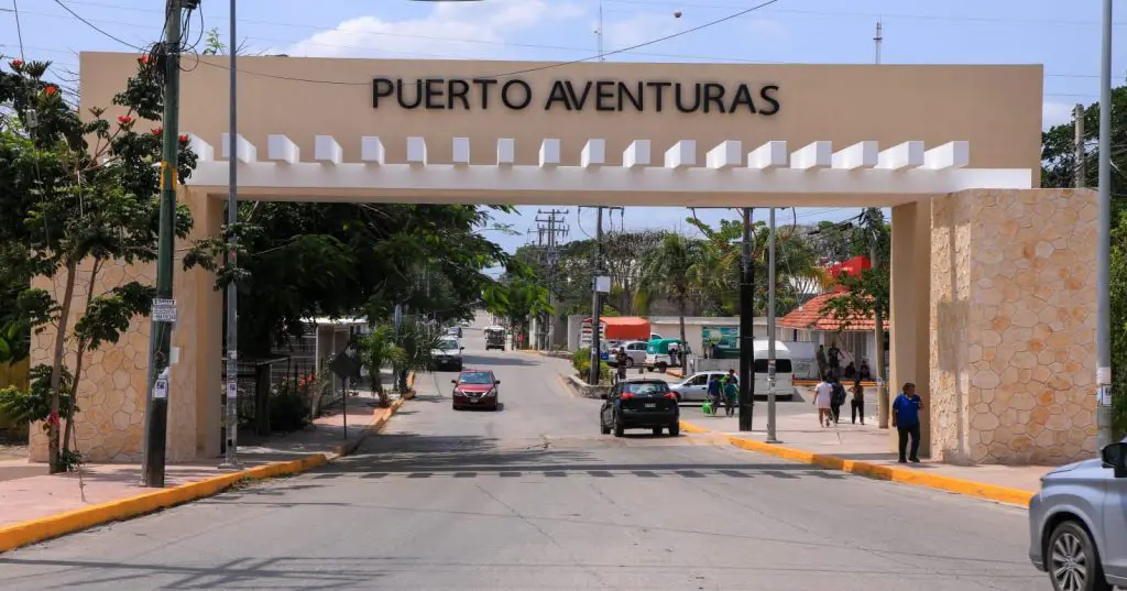 puerto aventuras poblado entrance