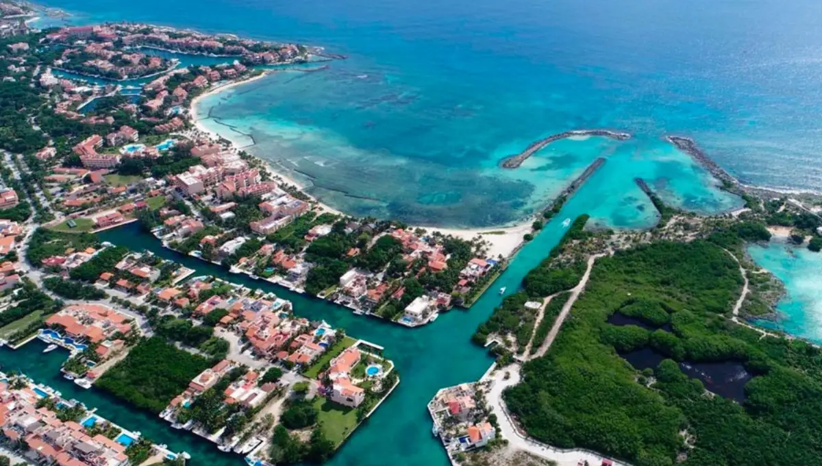 puerto aventuras aerial shot