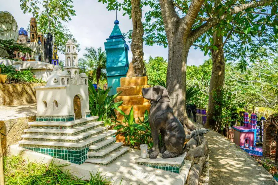 access to the mayan cemetary with the xcaret annual pass
